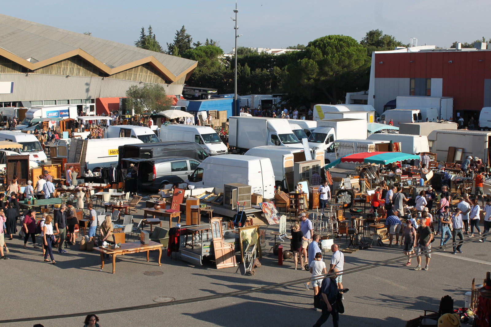 avignon antiquites deballage marchand