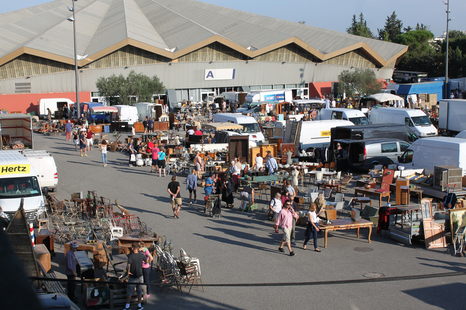 avignon antiquites deballage marchand