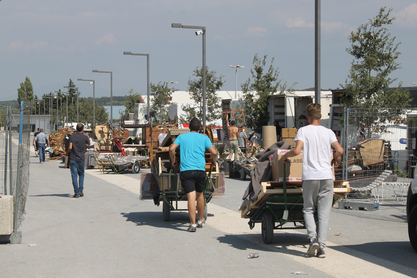 avignon antiquites deballage marchand